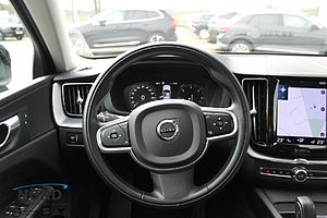 Volvo  B4D Momentum Pro 2WD/AHK/Pano-D/ACC/BLIS