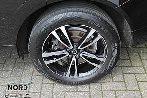 Volvo  B4D Momentum Pro 2WD/AHK/Pano-D/ACC/BLIS